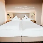 ホテル Sonnenhotel Weingut Roemmert Und Wellness 4*