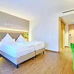 Sonnenhotel Weingut Roemmert Und Wellness ホテル 4*