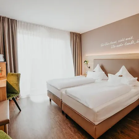 Sonnenhotel Weingut Roemmert Und Wellness فندق فولكاخ