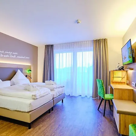 فندق Sonnenhotel Weingut Roemmert Und Wellness فولكاخ
