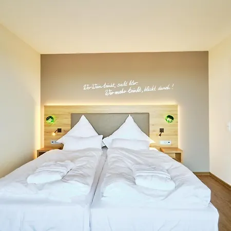 فندق Sonnenhotel Weingut Roemmert Und Wellness فولكاخ