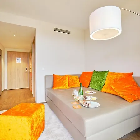Sonnenhotel Weingut Roemmert Und Wellness فندق فولكاخ