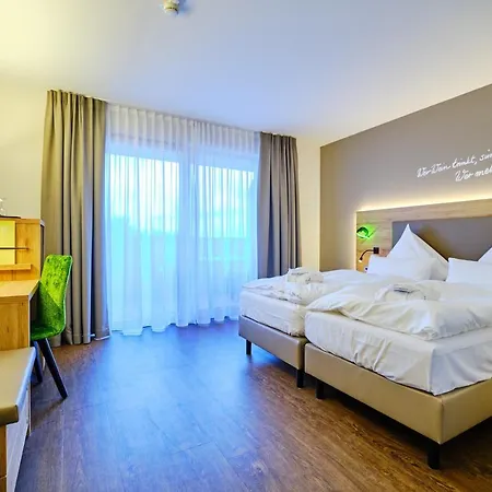 Sonnenhotel Weingut Roemmert Und Wellness فندق فولكاخ